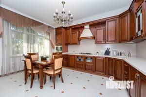 Дом 320м², 3-этажный, посуточно,
