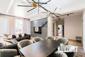 Дом 240м², 2-этажный, посуточно,