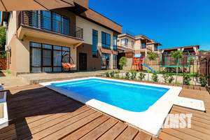 Дом 240м², 2-этажный, посуточно,