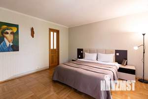 Дом 250м², 3-этажный, посуточно,