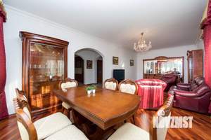 Дом 320м², 3-этажный, посуточно,