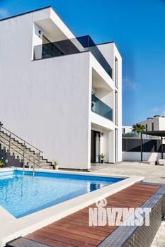 Коттедж 350м², 3-этажный, на длительный срок,