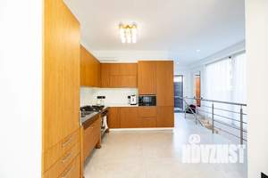 Дом 200м², 3-этажный, посуточно,