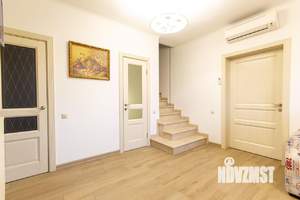 Дом 150м², 3-этажный, на длительный срок,