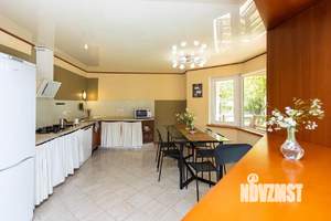 Дом 240м², 3-этажный, посуточно,