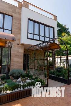 Дом 200м², 3-этажный, посуточно,