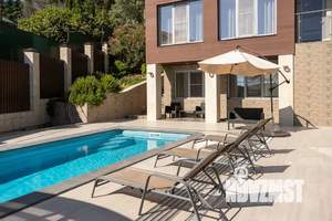 Дом 300м², 3-этажный, посуточно,