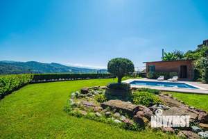 Коттедж 240м², 3-этажный, на длительный срок,