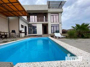 Дом 300м², 3-этажный, посуточно,