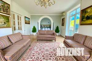 Дом 250м², 2-этажный, посуточно,