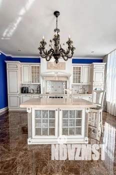 Дом 1210м², 3-этажный, посуточно,