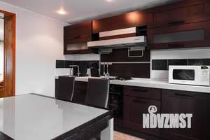 Дом 200м², 3-этажный, посуточно,