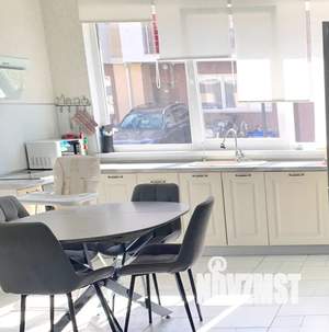 Дом 130м², 3-этажный, посуточно,