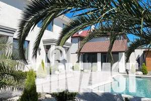 Дом 350м², 2-этажный, посуточно,