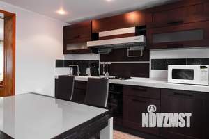 Дом 200м², 3-этажный, посуточно,