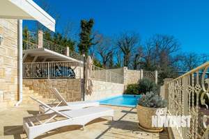 Дом 200м², 3-этажный, участок 6 сот.