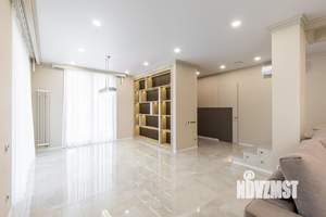 Дом 206м², 2-этажный, участок 6 сот.