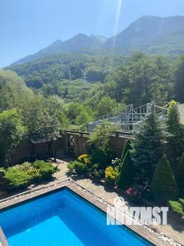 Дом 900м², 3-этажный, участок 10 сот.