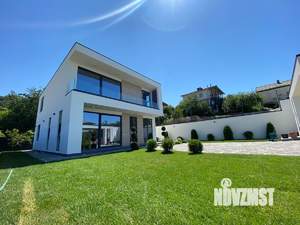 Дом 220м², 2-этажный, участок 6 сот.