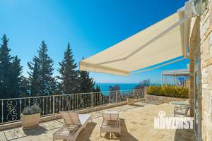 Дом 200м², 3-этажный, участок 6 сот.