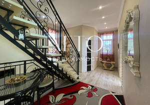 Дом 285м², 3-этажный, участок 10 сот.