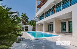 Дом 710м², 5-этажный, участок 8 сот.