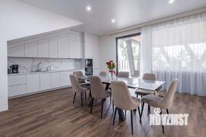 Дом 230м², 2-этажный, участок 8 сот.