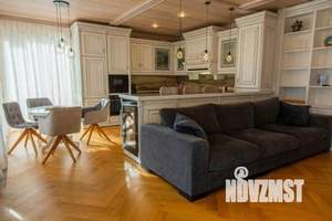 Дом 210м², 2-этажный, участок 5 сот.