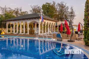 Дом 1200м², 3-этажный, участок 30 сот.