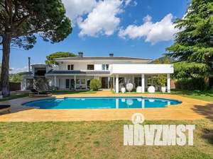 Коттедж 500м², 2-этажный, участок 20 сот.