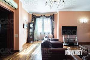 Дом 220м², 2-этажный, участок 6 сот.