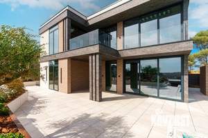 Коттедж 340м², 2-этажный, участок 6 сот.