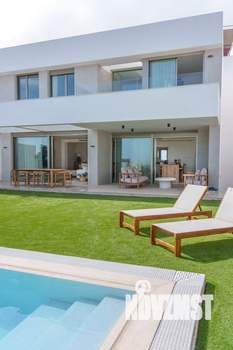 Дом 300м², 2-этажный, участок 8 сот.