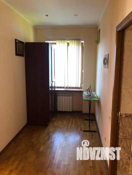 Дом 200м², 3-этажный, участок 5 сот.