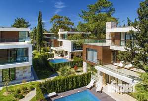 Дом 400м², 3-этажный, участок 12 сот.