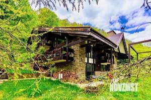 Дом 270м², 2-этажный, участок 10 сот.