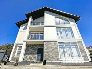 Коттедж 297м², 3-этажный, участок 6 сот.