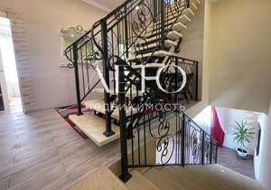 Дом 285м², 3-этажный, участок 10 сот.