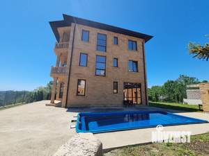 Коттедж 330м², 3-этажный, участок 7 сот.