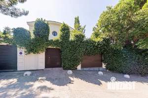 Дом 800м², 2-этажный, участок 30 сот.