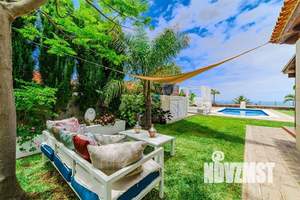 Дом 253м², 2-этажный, участок 10 сот.