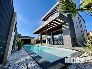 Дом 296м², 2-этажный, участок 6 сот.