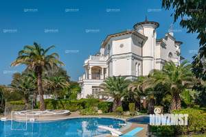 Дом 1200м², 3-этажный, участок 30 сот.