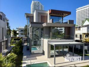 Дом 300м², 3-этажный, участок 7 сот.