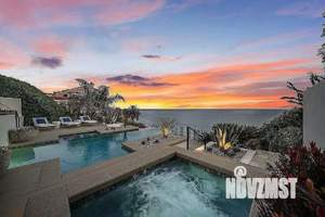 Коттедж 613м², 2-этажный, участок 17 сот.