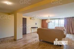 Коттедж 450м², 3-этажный, участок 5 сот.