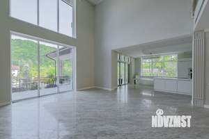 Дом 1500м², 3-этажный, участок 30 сот.