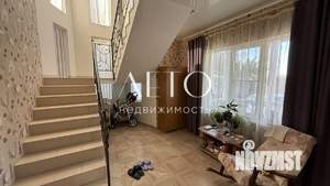 Дом 300м², 3-этажный, участок 10 сот.