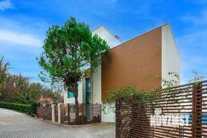 Коттедж 968м², 5-этажный, участок 14 сот.