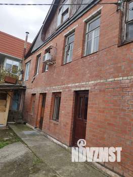 Дом 300м², 3-этажный, участок 8 сот.